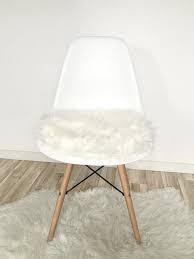 Weisses Stuhlkissen Rund 3cm Gepolstert Sitzpolster Eames Gepolstert Kunstfell Stuhlauflage Stuhl Sitzkissen Eames Pad In 2020 Round Chair Leather Chair With Ottoman Chair