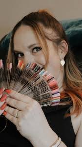 Thinking about a change but not ready for a full makeover? Bangs might be  the perfect upgrade! 💇‍♀️✨ From soft curtain bangs to bold blunt fringe,  adding bangs can: 🌟 Frame your