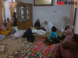 Utang piutang disebut dengan dain (دين). Tahap Tahap Kematian Hingga Roh Terpisah Dari Tubuh