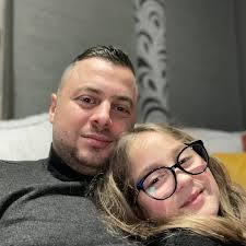 Hombre de 52 años, esposa de 50 a 70