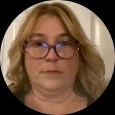 Lisa Warnock's Instagram, Twitter & Facebook