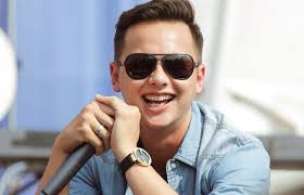 Gaya rambut ala artis india ini boleh dicoba! Ini Dia 9 Gaya Fashion Artis Pria Indonesia Yang Lagi Ngetrend Di Tahun 2017 Whs Corpora