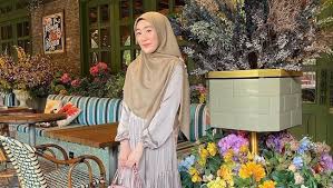 Larissa chou sendiri diketahui merupakan seorang mualaf keturunan tionghoa. Schande Larissa Chou Nennt Alvin Faiz Mutter Geistig Zerstort Nach Welt