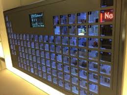 Bill Gates Tiene Una Tabla Periodica Gigante Con Muestras O Representaciones Reales De C Tabla Periodica De Los Elementos Tabla Periodica Bill Gates
