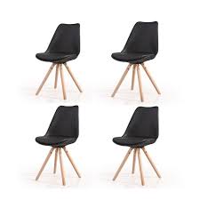 Lot de 4 chaises ikea avec assises démontables et lavables en machines. Lot De 4 Chaises Noires Avec Un Pied En Bois Pour Un Style Scandinave
