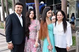 For anu malik and family,it is more khushi than gham. Hasrat Jaipuri Anu Malik Bro Anmol Malik Ada Malik Nd Facebook