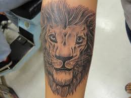 Tattoo löwe wird heute bei damen und herren immer populärer, und hier erklären wir ihnen die symbolik. Drawing Lion Tattoo On Forearm