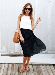 Black And White Pleated Skirt Sydne Summer Wears A Banana Republic Black And White Dress From Tanger Outlets Sydne Style Black Skirt Outfit Summer Midi Skirt Outfits Summer Black Pleated Skirt