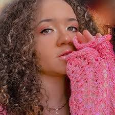 Claire Cole's Instagram, Twitter & Facebook