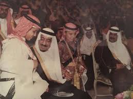 ولم تظهر الأميرة سارة كالعادة في أية صور أو فيديوهات، وهو قرار سبق وأعاده الأمير محمد بن سلمان. Ù…Ø­Ù…Ø¯ Ø¨Ù† Ø³Ù„Ù…Ø§Ù† Ø§Ù„Ø±Ø¬Ù„ Ø§Ù„Ù‚ÙˆÙ‰ Ø®Ù„Ù Ø¹Ø±Ø´ Ø§Ù„Ù…Ù…Ù„ÙƒØ© ÙˆÙ„Ù‰ Ø¹Ù‡Ø¯ Ø§Ù„Ø³Ø¹ÙˆØ¯ÙŠØ© ÙŠØ­ØªÙÙ„ Ø§Ù„ÙŠÙˆÙ… Ø¨Ø¹ÙŠØ¯ Ù…ÙŠÙ„Ø§Ø¯Ù‡ Ø§Ù„Ù€ 33 ÙŠØµÙ†Ø¹ Ø§Ù„Ø¥Ù†Ø¬Ø§Ø²Ø§Øª Ù…Ù†Ø° Ù…Ø¨Ø§ÙŠØ¹ØªÙ‡ Ø£Ø¨Ø±Ø²Ù‡Ø§ Ø¯Ø¹Ù… Ø§Ù„ØªÙ†Ù…ÙŠØ© ÙˆØªØ´Ø¬ÙŠØ¹ Ø§Ù„Ø§Ø³ØªØ«Ù…Ø§Ø± ÙˆÙ…Ø­Ø§Ø±Ø¨Ø© Ø§Ù„ÙØ³Ø§Ø¯ ÙˆØ§Ù„Ø¥Ø±Ù‡Ø§Ø¨ ÙˆÙŠÙ„Ù‚Ø¨Ù‡ Ø§Ù„Ø¹Ø§Ù„Ù… Ø¨Ø±Ø¬Ù„