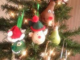Light bulb ornaments are great idea for making easy and affordable diy christmas decorations. 10 Christmas Ornaments To Make From Old Light Bulbs Feltmagnet