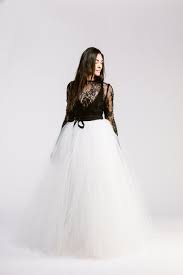 From short beach wedding dresses to frocks perfect for go bold in black with this short boho wedding dress. 20 Beautiful And Bold Black Wedding Dresses Chic Vintage Brides