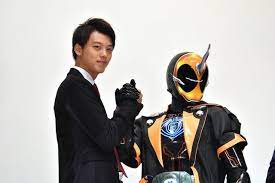 竹内涼真が仮面ライダーゴーストと固い握手 クランクアップし 幸せだった 仮面ライダー ゴースト 竹内涼真 写真集