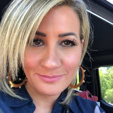 Buenos☀️… jags bday party over the weekend. Rocked a Denim&Co linen beach  dress A392648 w @valenciakeydesign large hoops A399370. #summerlovin  #summerselfie #sidepart #monday