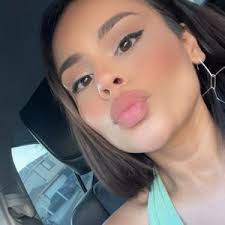 Ashley Ambriz (@ashleyvambriz)