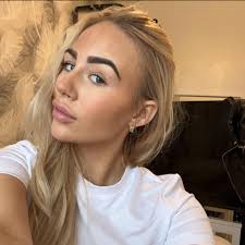 Hi I travel to Cala millor soon. The weather looks a bit rainy. Does anyone  know any indoor pools around that we can buy into? Or any activity we can  do while