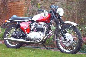 Motos Anglaises Anciennes Et De Collection Bsa Motorcycle Classic Motorcycles Vintage Bikes