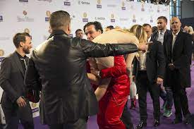Sowohl die band als auch. Beim Echo Hier Schleppt Till Lindemann Sophia Thomalla Ab Express De