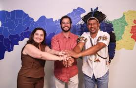 Túlio Gadêlha anuncia suplentes para disputa pelo Senado O candidato ao  Senado Federal Túlio Gadêlha (PSD) anunciou, nesta quinta-feira (13), os  nomes que irão compor sua chapa. A ex-deputada estadual e professora