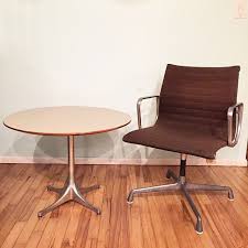 Flux Modern Drew Danielleさんはinstagramを利用しています Say Hello To This Handsome Pairing We Have A George Nelson For Herman Miller Si Home Decor Side Table Table