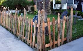 Fencing provides privacy, structure, and security to your yard, but that doesn't mean it has to be utilitarian. 15 Creative Halloween Fence Ideas To Try For The Upcoming Event