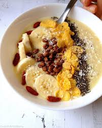 Smoothie Bowl Comment Realiser Ce Concentre De Vitamines Et Nutriments Sb 1 Banane Ananas Noix De Coco Et Les Super Aliments Smoothie Bol Alimentation