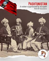 Four sons of the Khan of Lalpura (Mohmand Pashtuns) with attendants, Afghanistan,1878. Photo by John Burke.