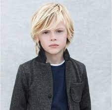 30 Magnifiques Coupes Pour Petit Garcon Coiffure Simple Et Facile Cheveux Mi Long Pe Coupe De Cheveux Garcon Cheveux Longs Garcon Coupes De Cheveux Garcons