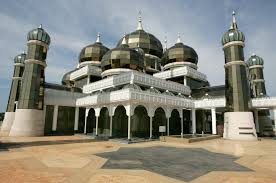 Tidak boleh dipandang sebelah mata, diremehkan , sebagaimana. Masjid Kristal Wikipedia Bahasa Melayu Ensiklopedia Bebas