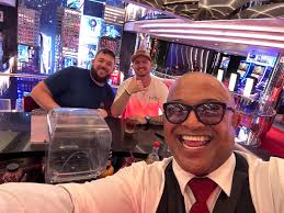 Bonjour, j'aimerais avoir vos retours sur les Uber ou lift pour rejoindre  le port est-ce facile ? Merci