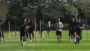 Tomás holes (slavia praha) remate de cabeza a quemarropa desde el lado izquierdo a la escuadra izquierda tras un saque de esquina. Cyealstcevfcom