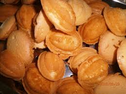 Resepi kuih bom ini memang menjadi pilihan para pembaca laman web kami.manakan tidak, kuih ini antara yang popular dan mudah didapati di gerai menjual kuih. Resipi Kueh Bahulu Perniagaan Katering Restoren