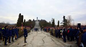 Ștefan îşi organizează tabăra în faţa vasluiului, în locul numit podul înalt, şi în ziua de 10 ianuarie 1475, înainte de a se lumina de ziuă, dădu atacul pe și încă ceva foarte important. Podul Inalt Ziarul De Vaslui