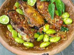 Tambahkan daun salam, masak hingga harum. Seenak Masakan Mertua Ini Resep Patin Pete Sambal Lado Indozone Id
