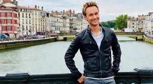 Cyril feraud attends a photocall prior to the amaluna show from cirque du soleil at parc de bagatelle on november 5, 2015 in paris, france. Cyril Feraud La Reflexion Sur Son Physique Qu Il Doit Tout Le Temps Dementir Rtl People