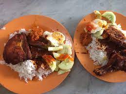 The stall is called perniagaan nasi kandar ayam merah and it has been in operation at the coffee shop since 1956. Nasi Ganja Ipoh Nasi Kandar Sedap Di Ipoh Saji My