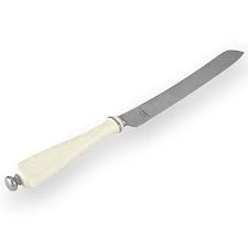 Perfect for anyone who loves a little romance, this collection is sweet and feminine with a hint of understated retro glamour. Lenox Opal Innocence Platinum Banded Bone China Cake Knife By Lenox Shop Online For Kitchen In Germany