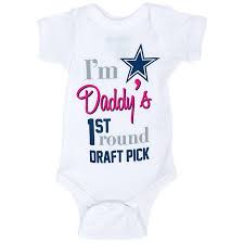Dallas Cowboys Newborn Outfit Picture In 2020 Newborn Boy Photo Outfit Newborn Outfit Dallas Cowboys Baby Clothes
