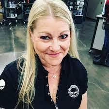 Julie Eade's Instagram, Twitter & Facebook