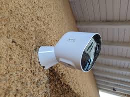 Qu'il s'agisse d'un immeuble ou d'une résidence, le choix d'une boîte aux lettres lorsque l'on réside en bordure de mer doit se faire avec beaucoup de. Test De L Arlo Pro 3 Deux Mois Avec La Camera De Surveillance Sans Fil Par Excellence