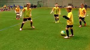 برشلونة يقدم عرض مغري لموهبته ويقطع الطريق علي ريال مدريد. Ù‡Ø°Ø§ Ø§Ù„Ø·ÙÙ„ ÙØ¹Ù„ Ø´ÙŠØ¦Ø§ Ù„Ø§ ÙŠØµØ¯Ù‚ ÙÙŠ Ù…Ù„Ø¹Ø¨ ÙƒØ±Ø© Ø§Ù„Ù‚Ø¯Ù… Youtube