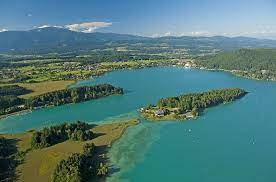 This trail goes by lake faak. Faaker See In Osterreich Karnten Alpen Guide De