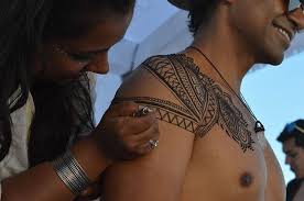 Henna tattoos are a great example of temporary tattoo styles that … looking for henna tattoo ideas? Menna Trend Sees Men Wearing Intricate Henna Tattoos Bored Panda