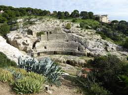 Nombreuses et variées, les côtes sardes, enviées et appréciées dans le monde entier, demandent à être découvertes, puis appellent à y retourner, encore et encore. Ruine A Cagliari Sardaigne