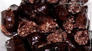 Las Morcillas Son Una Tradicion Puertorriquena Esta Receta Requiere Ingredientes Suplidos Por Un Carnicero Certifi Morcilla Recetas De Comida Morcilla Recetas