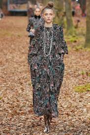 Barbora podzimková (9 de septiembre de 1999 en příbram, república checa) es una modelo checa. Jana Tvrdikova Dalsi Ceska Modelka Kterou Si Oblibil Karl Lagerfeld Zeny Cz
