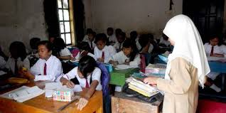 Puisi tentang pendidikan, ilmu, sekolah, dan pemuda yang sarat makna. Faktor Kemiskinan 60 Persen Siswa Buloh Seuma Putus Sekolah Merdeka Com