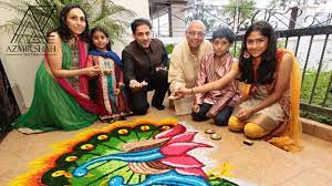 Hari deepavali merupakan perayaan yang disambut oleh semua penganut yang beragama hindu di seluruh dunia dan merupakan hari cuti di malaysia. 7 Perkara Menarik Mengenai Hari Deepavali