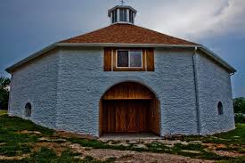 It was hard to gauge when i first came in but the building is huge. Pin On Round Barns