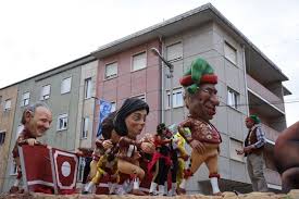 Do que foram costumes espontâneos de celebração do entrudo desde o século xiii em portugal, passaram a uma festa de rua organizada. Magia Do Carnaval De Torres Vedras Esta De Regresso